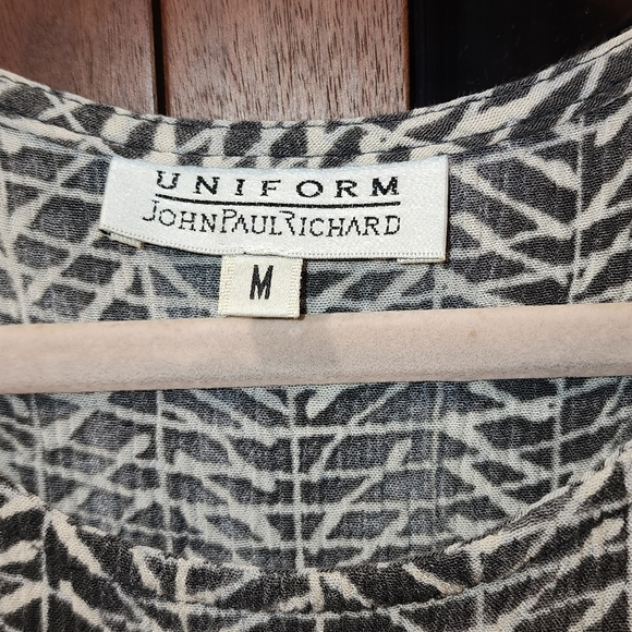 Vintage dress. The fabric stretches,so it fits an extra small  to a medium size. - Picture 5 of 8